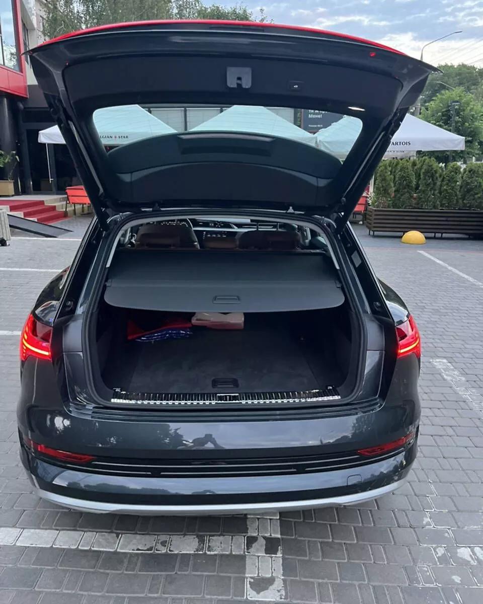 Audi E-tron  2019thumbnail191