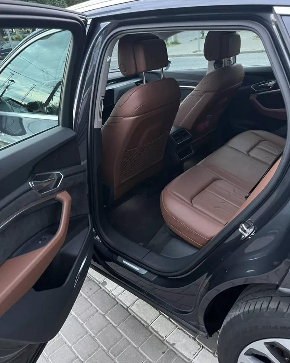Audi E-tron  2019thumbnail261