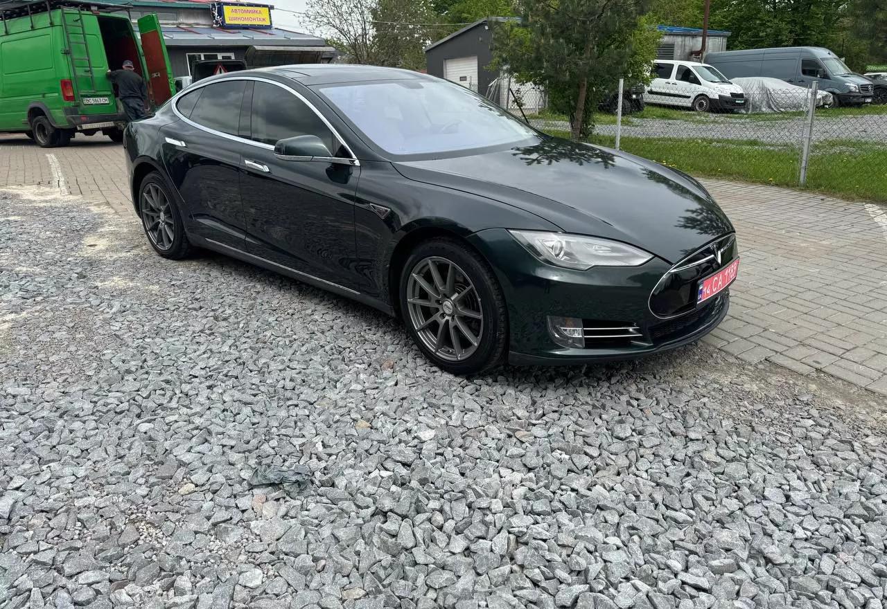 Tesla Model S  201211