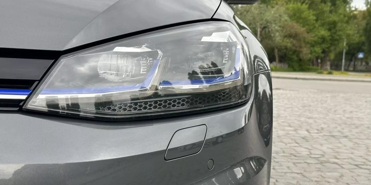 Volkswagen e-Golf  36 kWh 2018thumbnail131