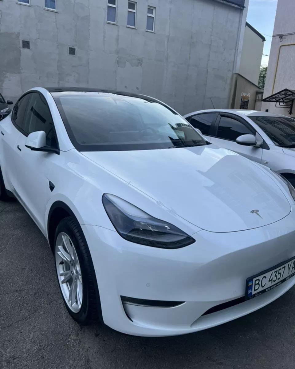Tesla Model Y  2022thumbnail111