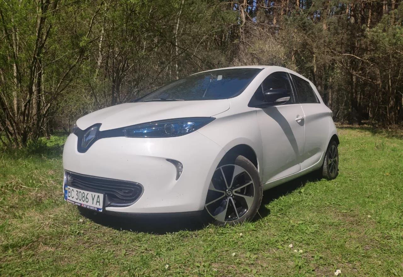 Renault ZOE  2018thumbnail01