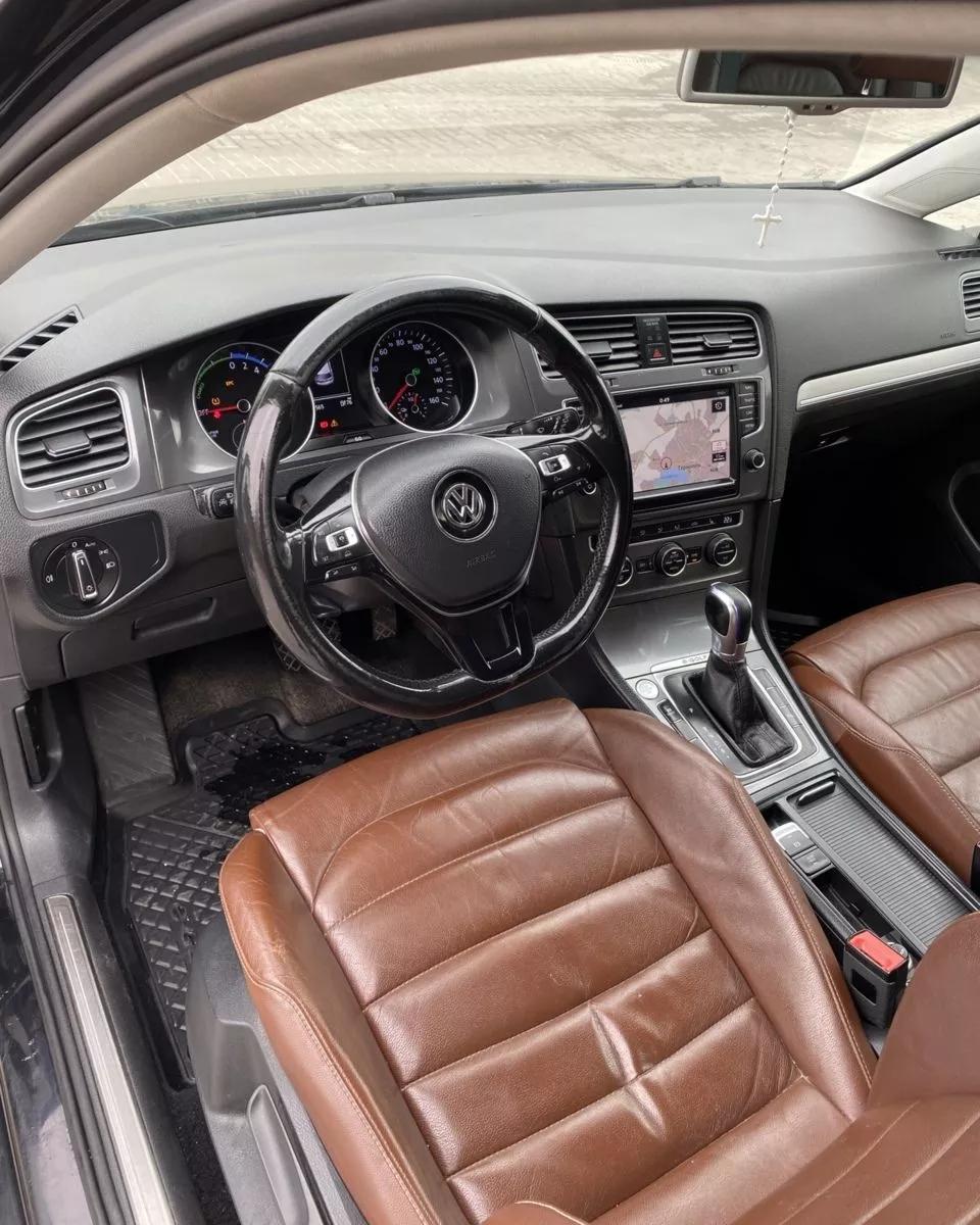 Volkswagen e-Golf  24 kWh 2015thumbnail201