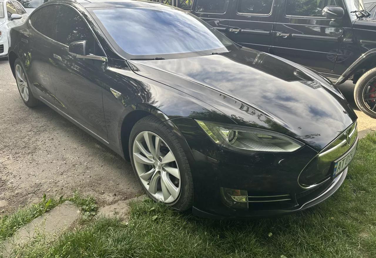 Tesla Model S  85 kWh 201401