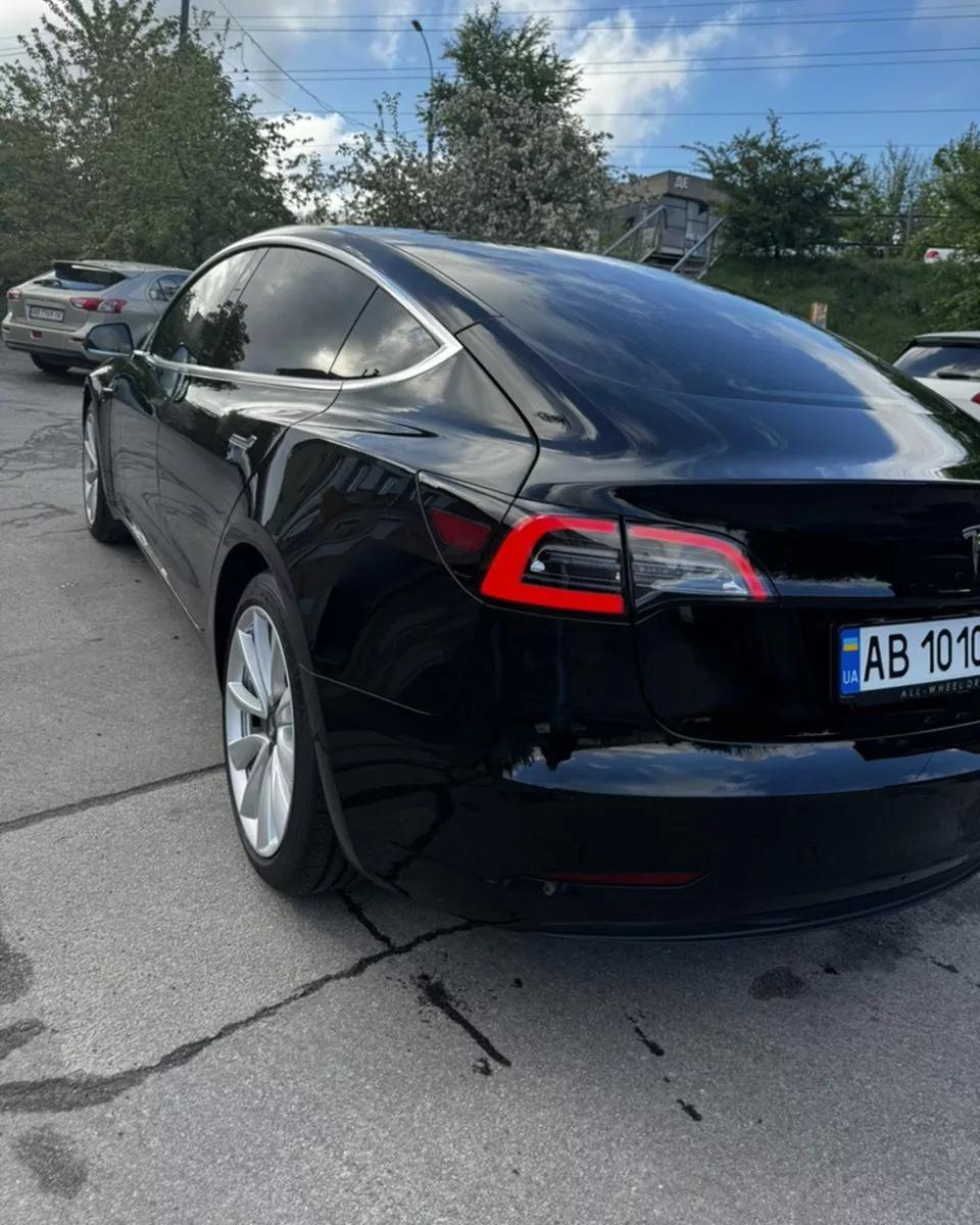 Tesla Model 3  2019181