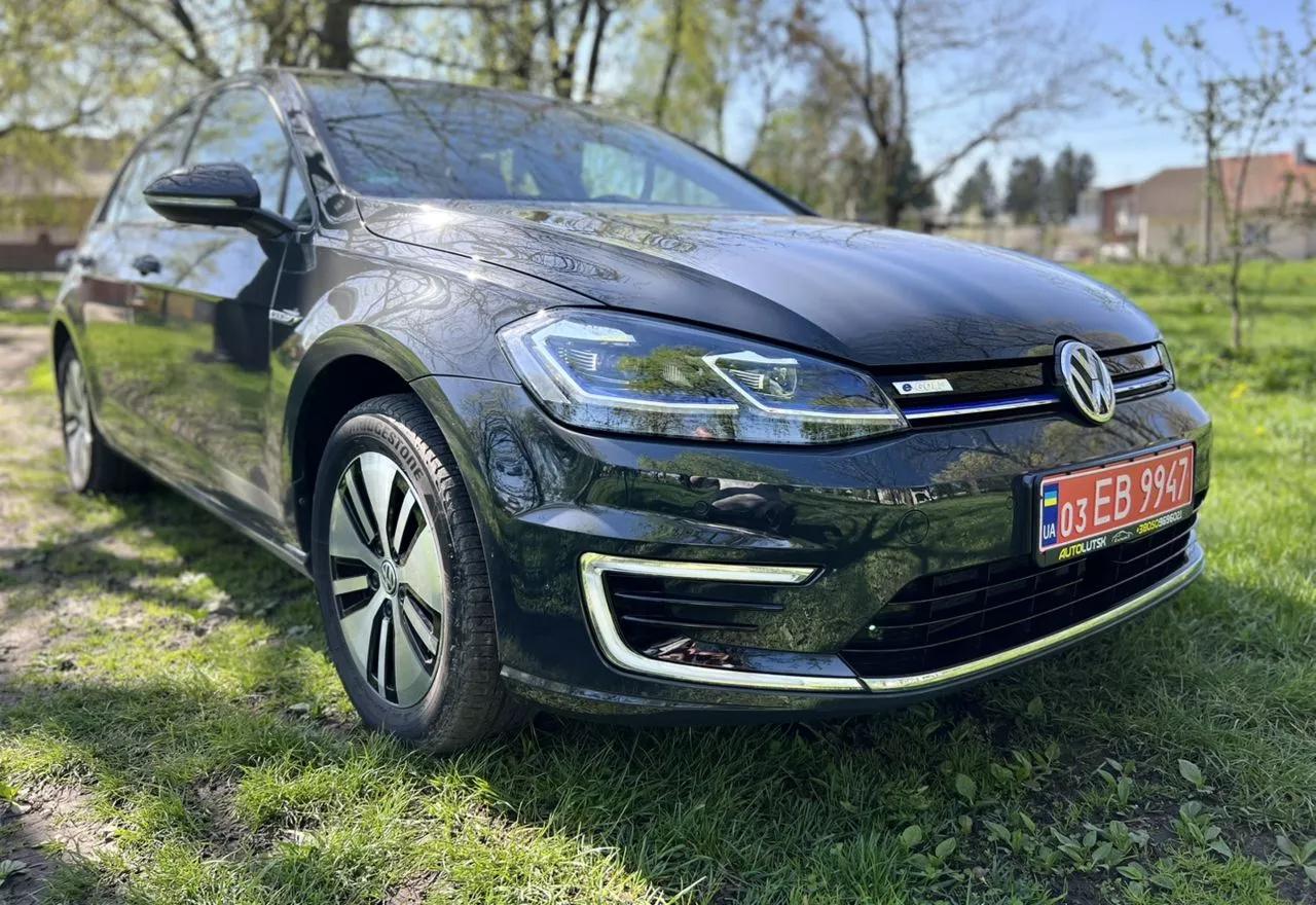 Volkswagen e-Golf  36 kWh 2020thumbnail01