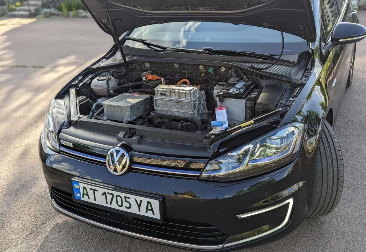 Volkswagen e-Golf  36 kWh 2018thumbnail181