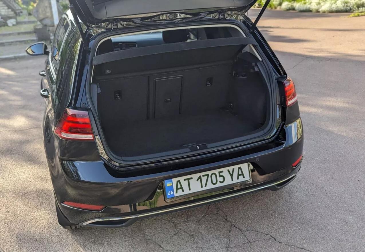 Volkswagen e-Golf  36 kWh 2018thumbnail291