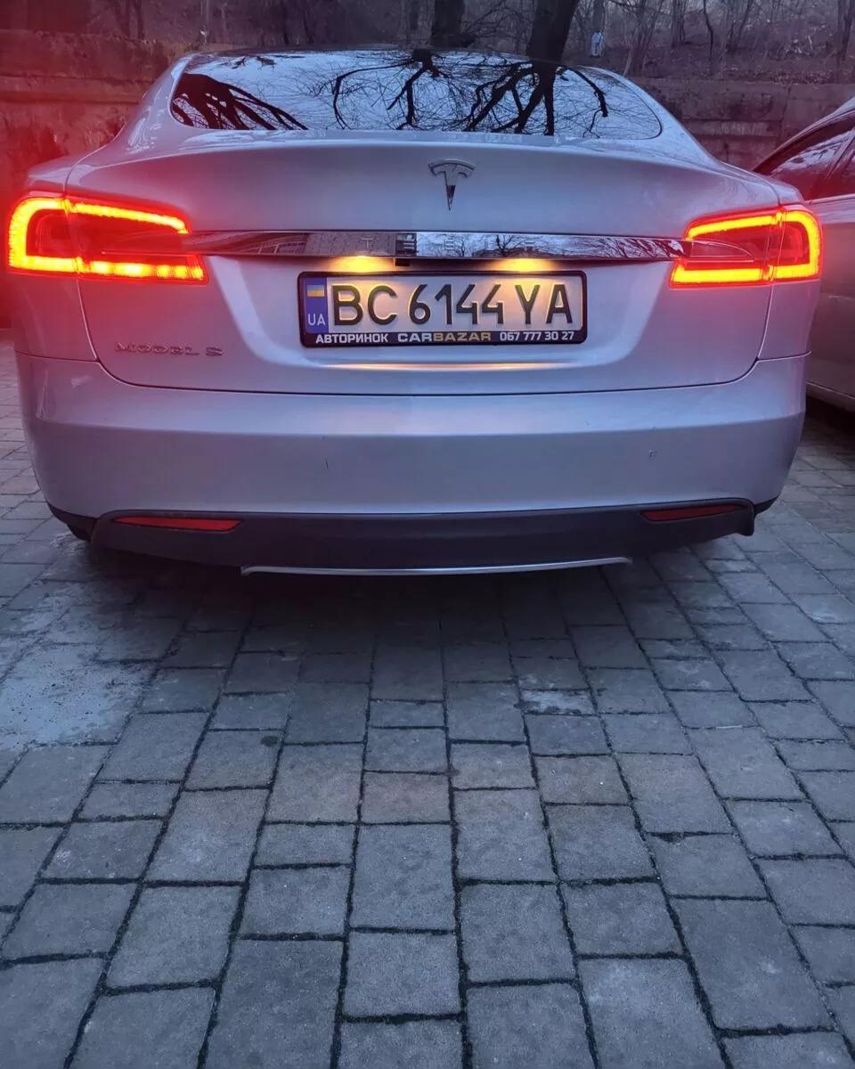 Tesla Model S  85 kWh 201371
