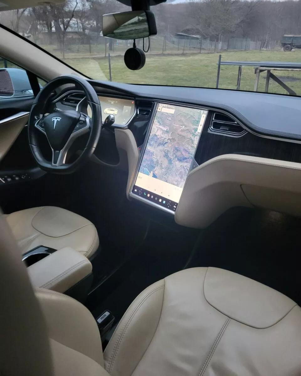 Tesla Model S  85 kWh 2013101