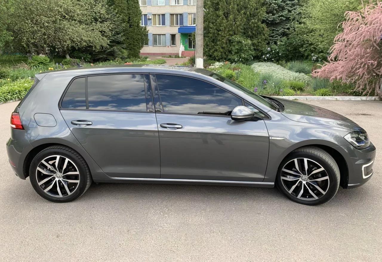 Volkswagen e-Golf  35.8 kWh 2018thumbnail291