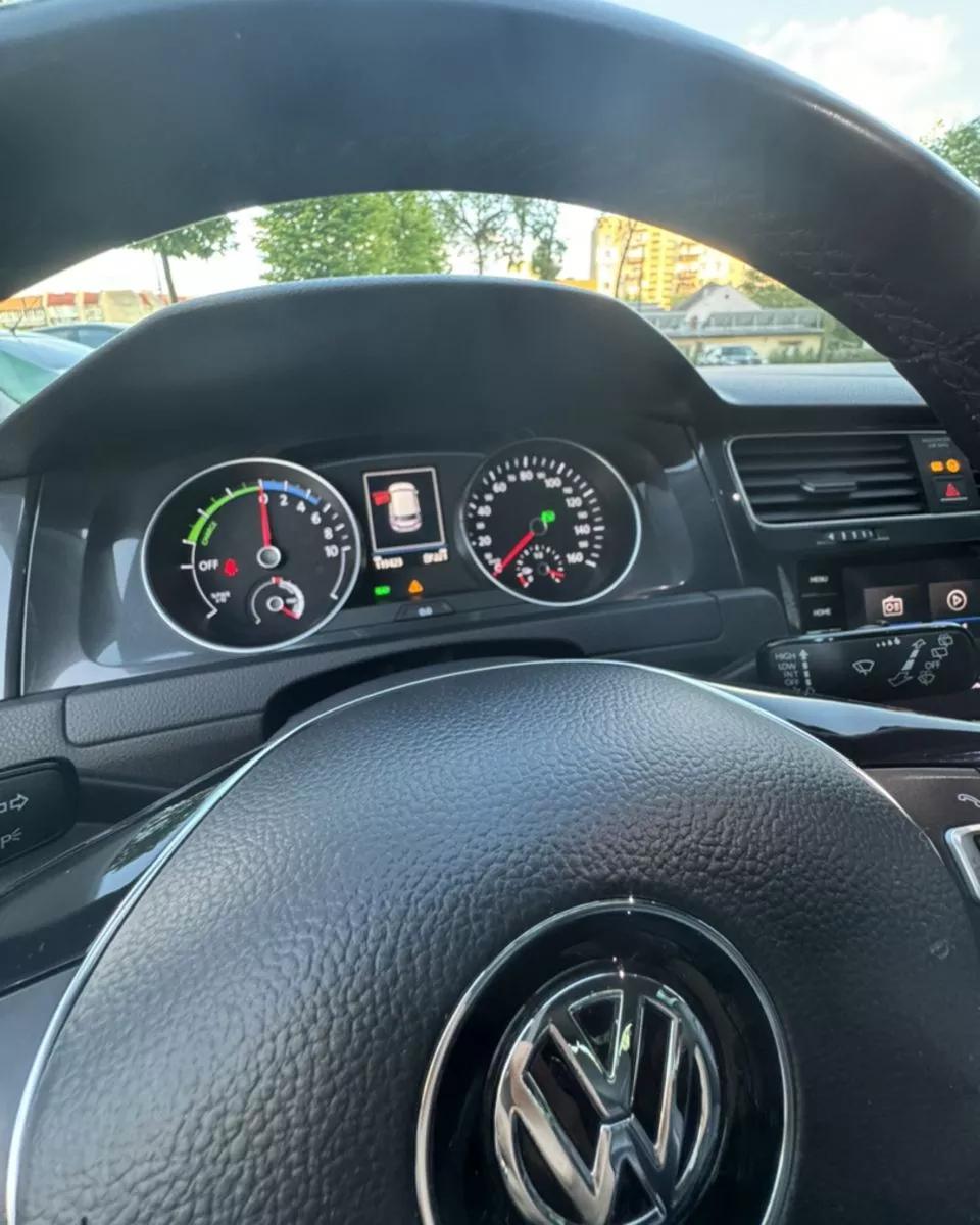 Volkswagen e-Golf  2017121