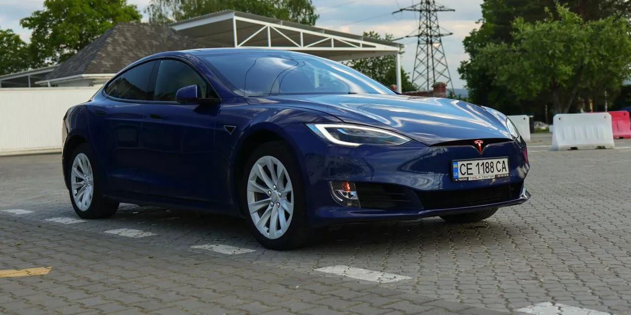 Tesla Model S  2016101
