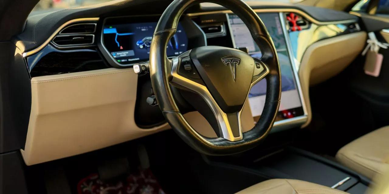 Tesla Model S  2016thumbnail161