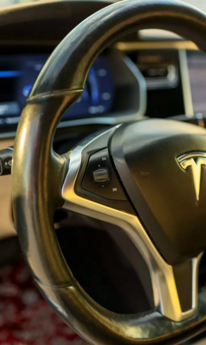 Tesla Model S  2016thumbnail171