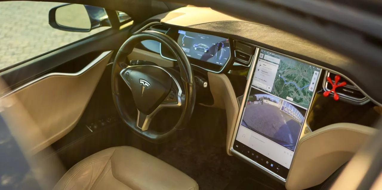 Tesla Model S  2016281