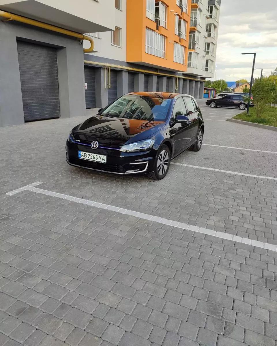 Volkswagen e-Golf  2020thumbnail11