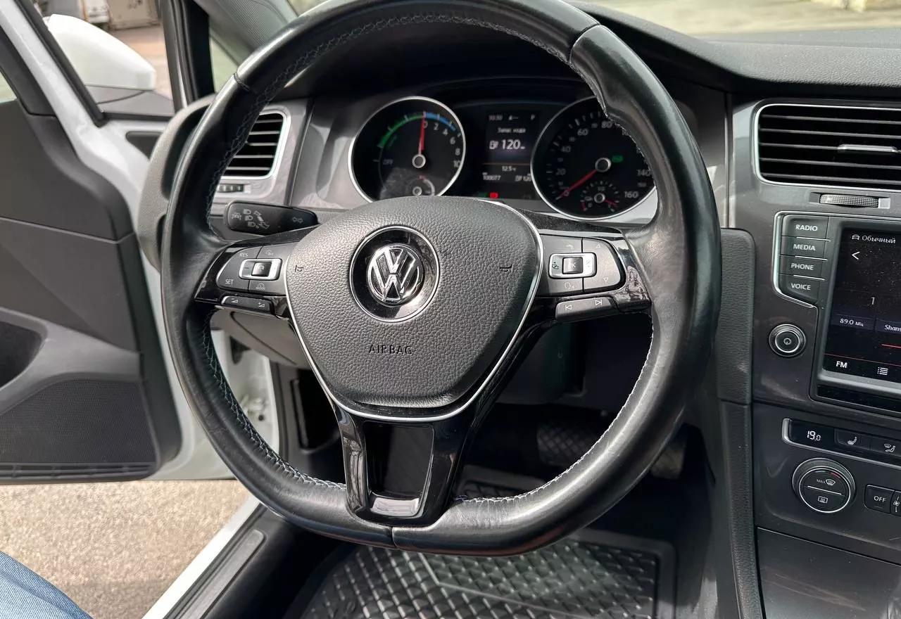 Volkswagen e-Golf  24 kWh 2014231