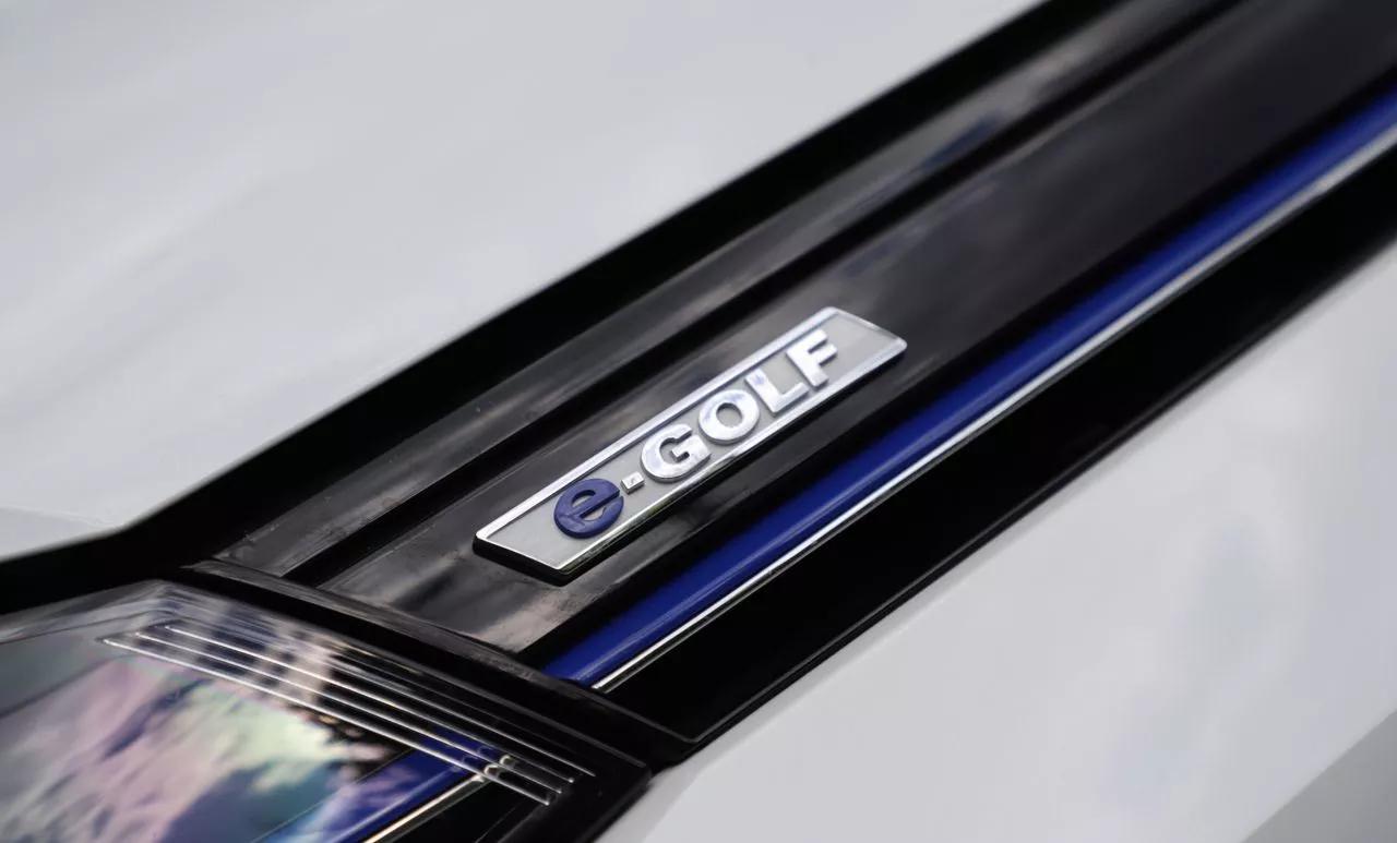 Volkswagen e-Golf  24 kWh 2015thumbnail91