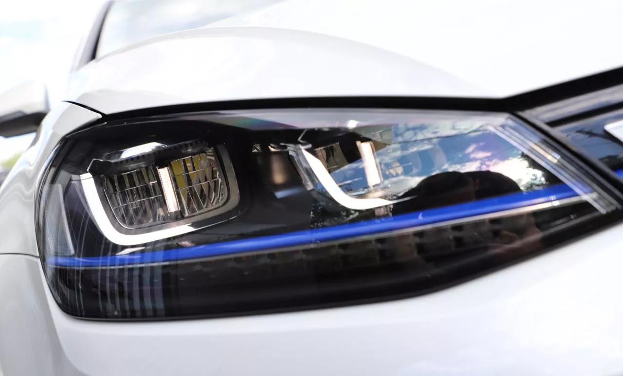 Volkswagen e-Golf  24 kWh 2015thumbnail101