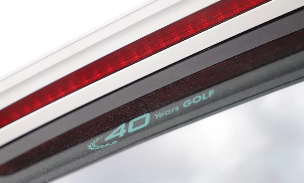 Volkswagen e-Golf  24 kWh 2015thumbnail291