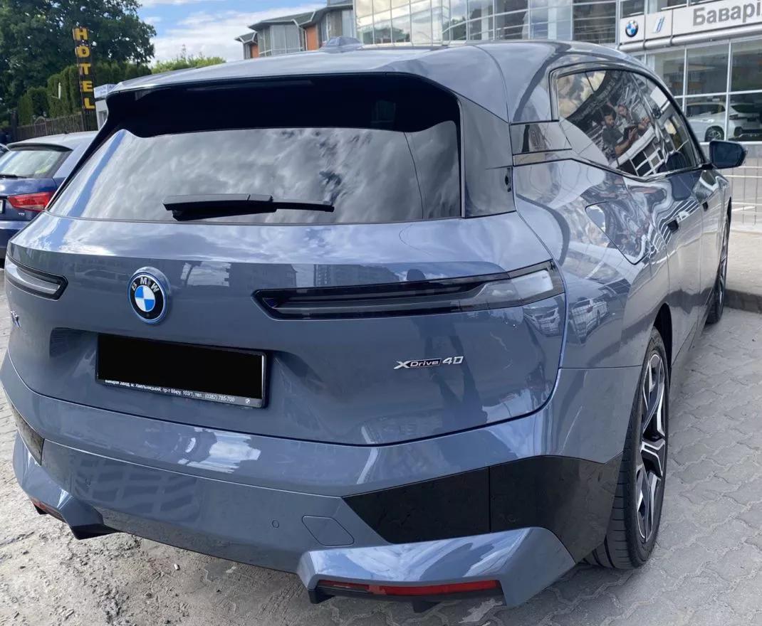 BMW iX 