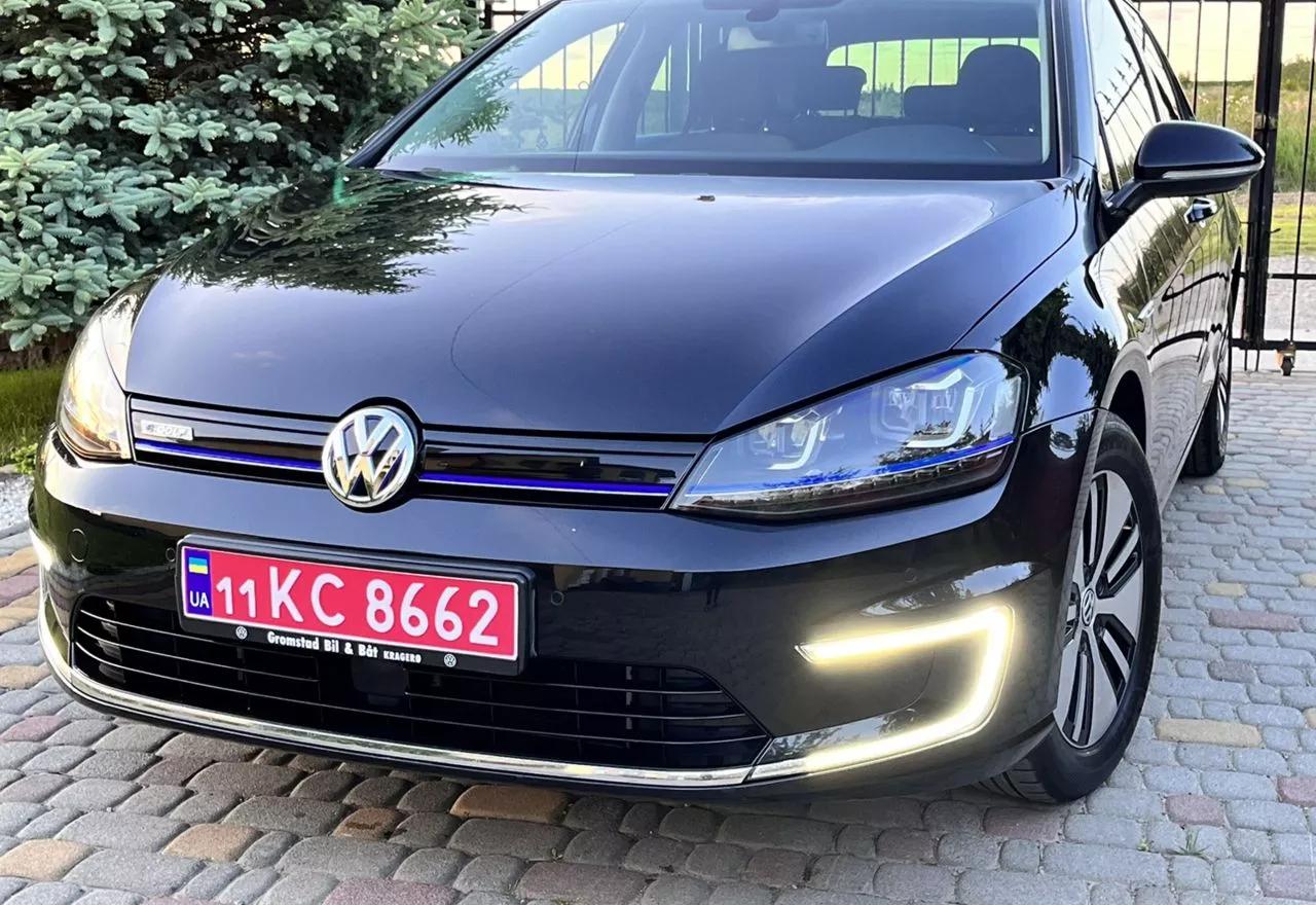 Volkswagen e-Golf  2015thumbnail31