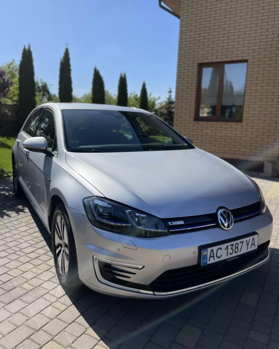 Volkswagen e-Golf  2019thumbnail51