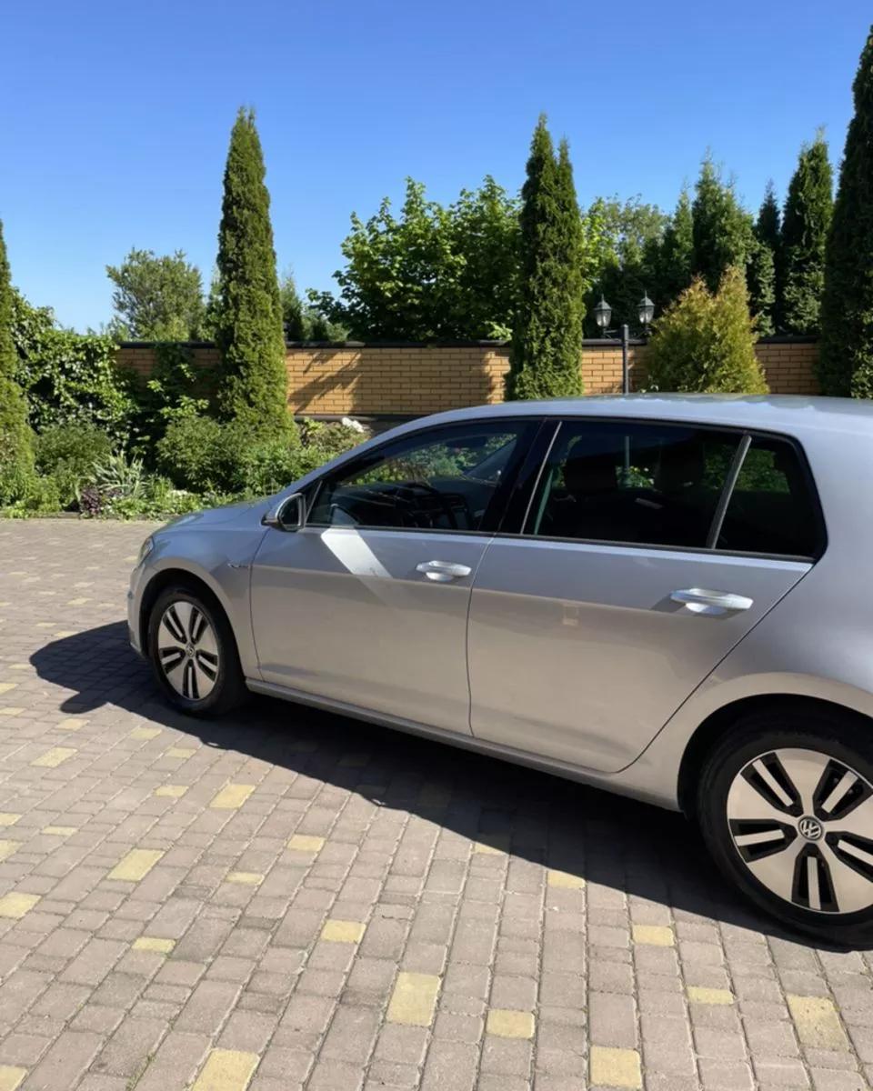 Volkswagen e-Golf  2019111