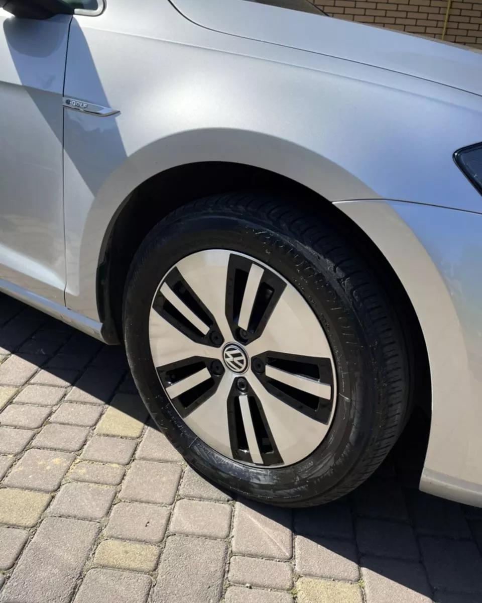 Volkswagen e-Golf  2019thumbnail151