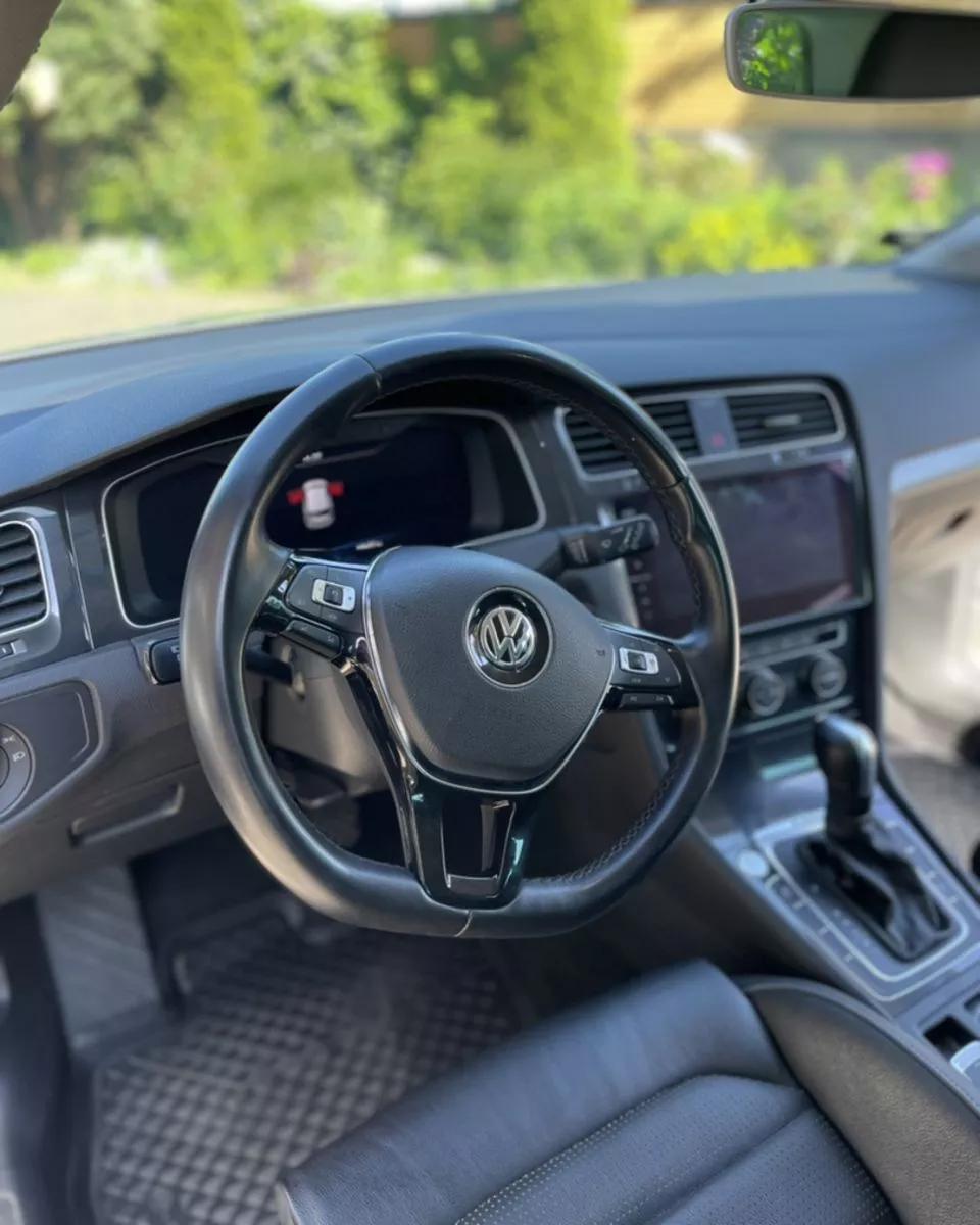Volkswagen e-Golf  2019thumbnail161