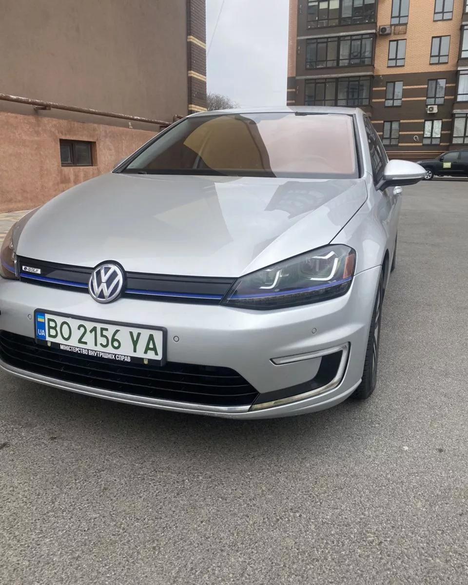 Volkswagen e-Golf  2015thumbnail61