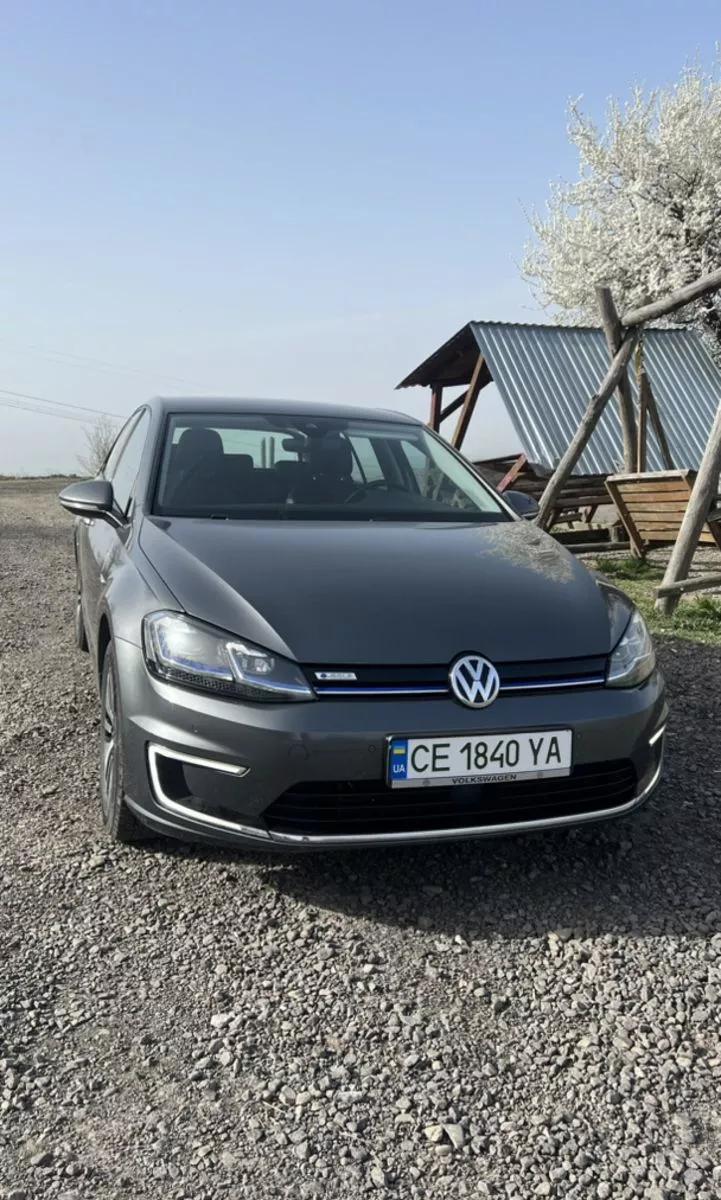 Volkswagen e-Golf  2018thumbnail01