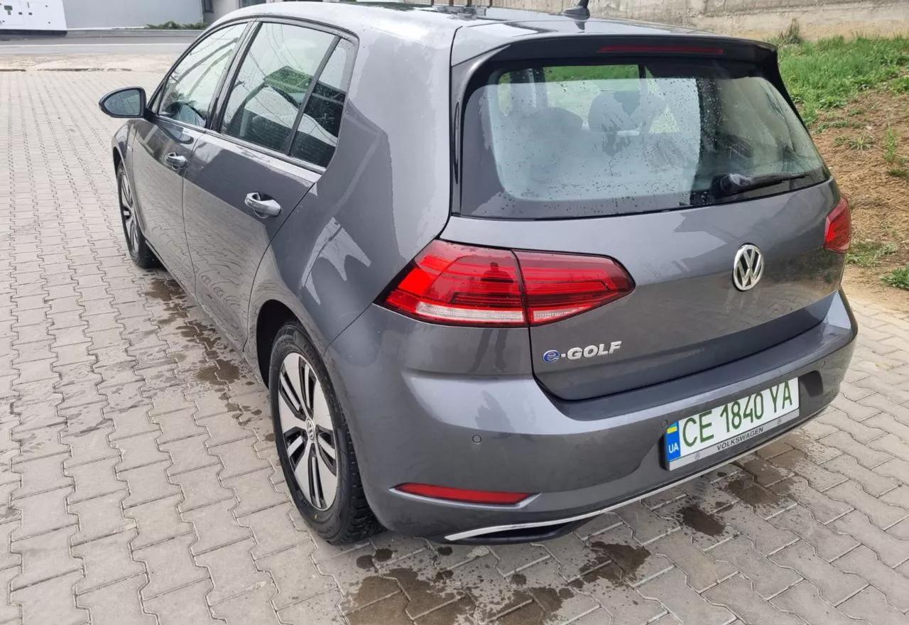 Volkswagen e-Golf  2018thumbnail131