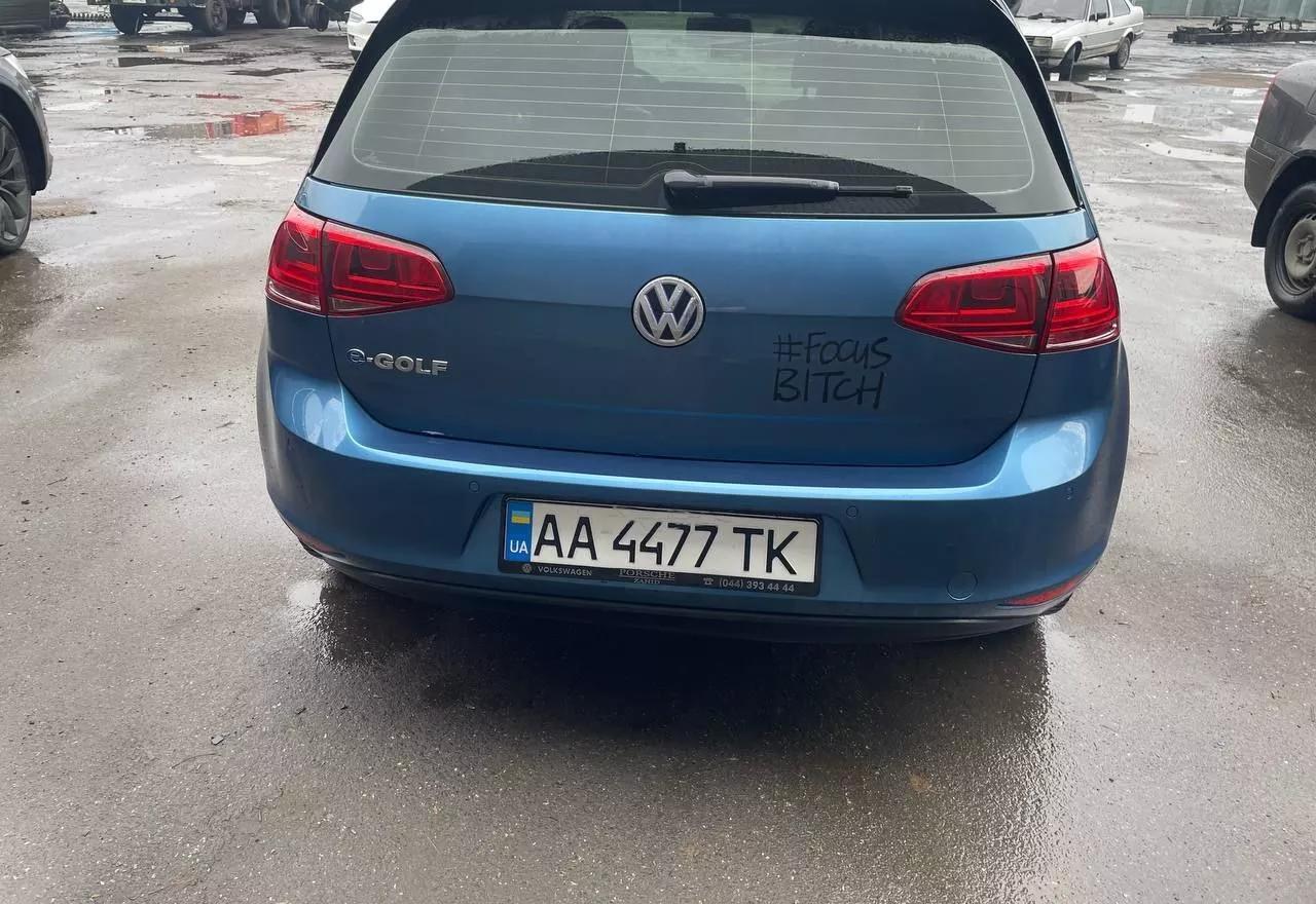Volkswagen e-Golf  24 kWh 2015thumbnail51