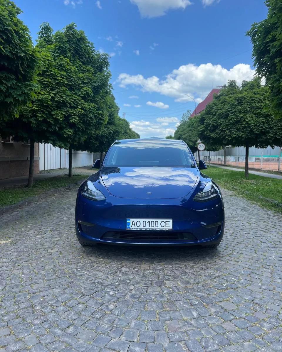 Tesla Model Y  2020thumbnail01
