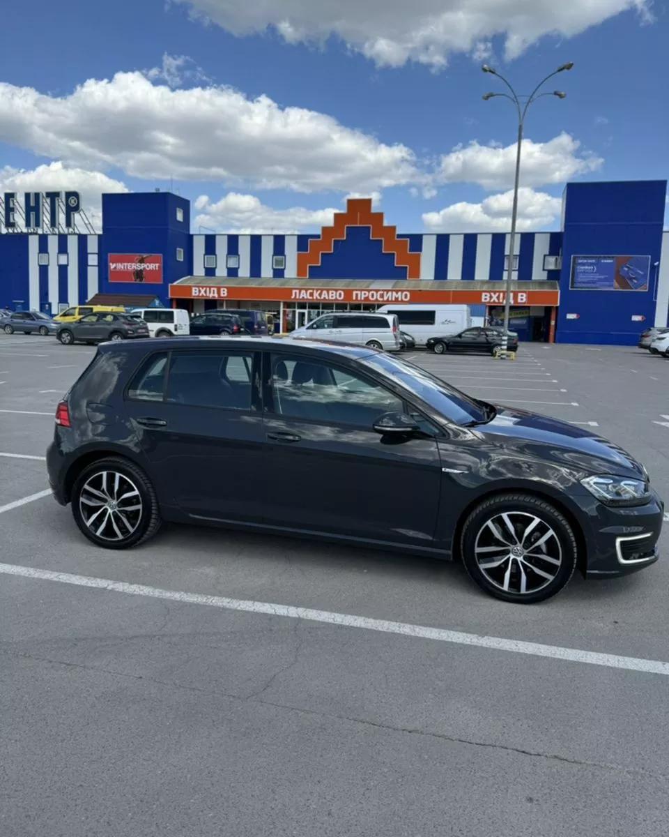 Volkswagen e-Golf  2019thumbnail41