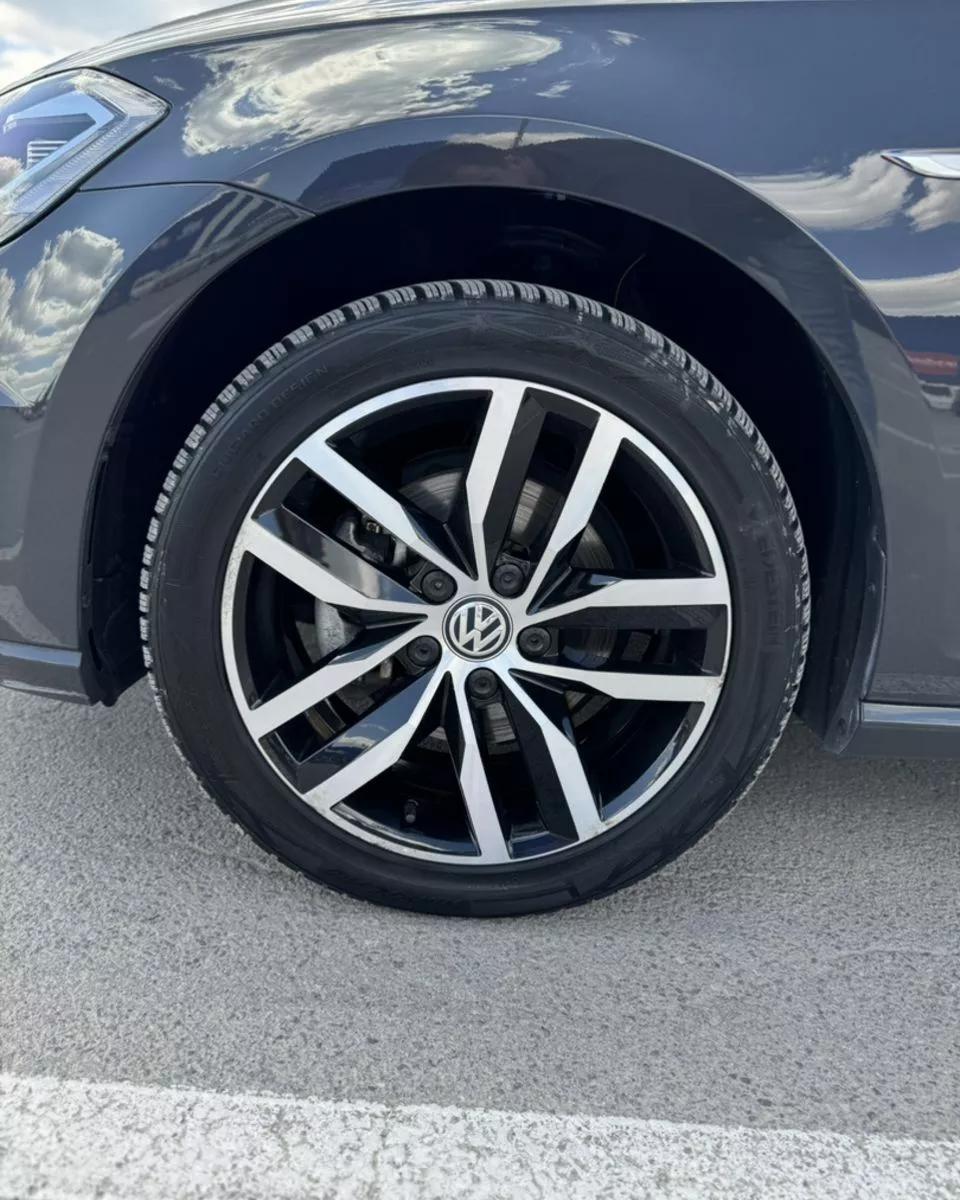 Volkswagen e-Golf  2019thumbnail101