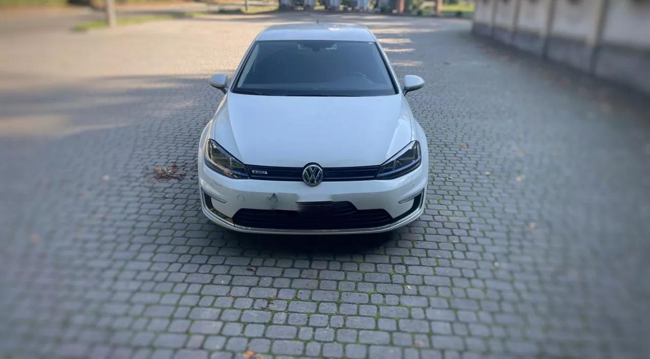 Volkswagen e-Golf  2016thumbnail51