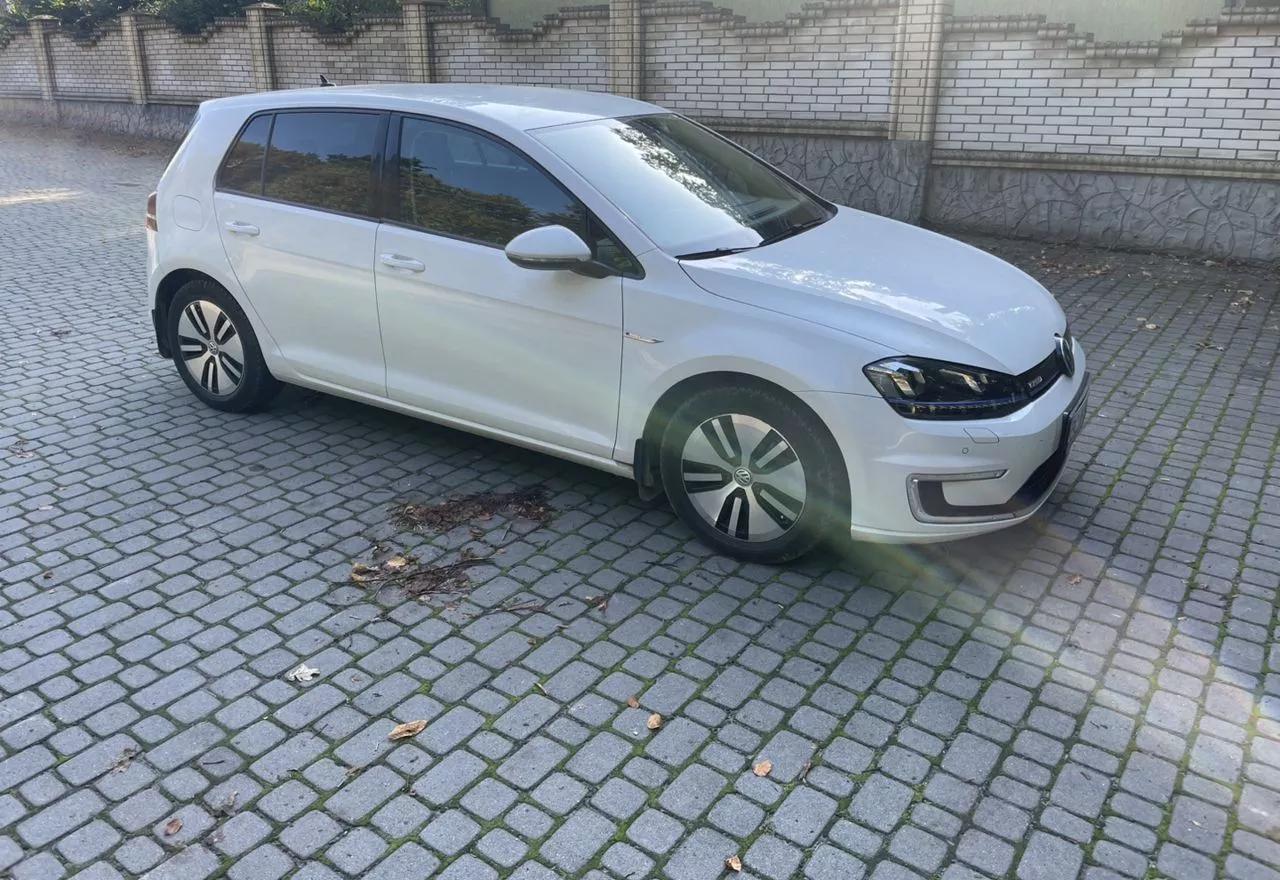 Volkswagen e-Golf  2016101