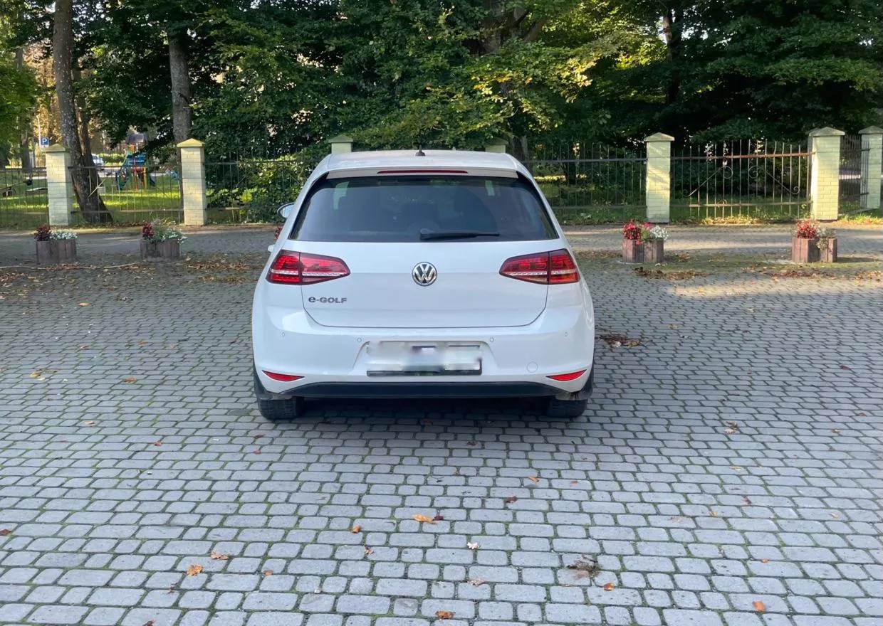 Volkswagen e-Golf  2016111
