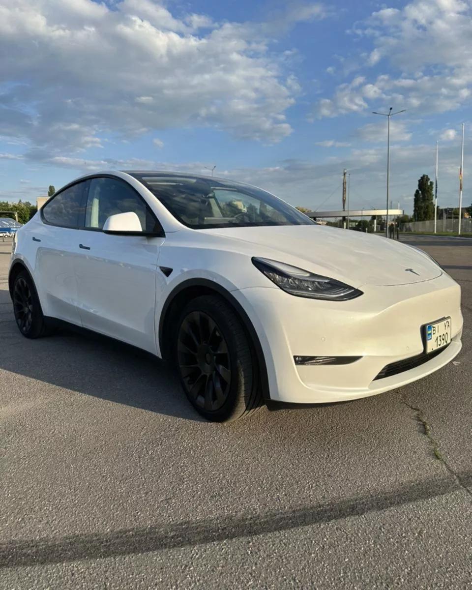 Tesla Model Y  202001