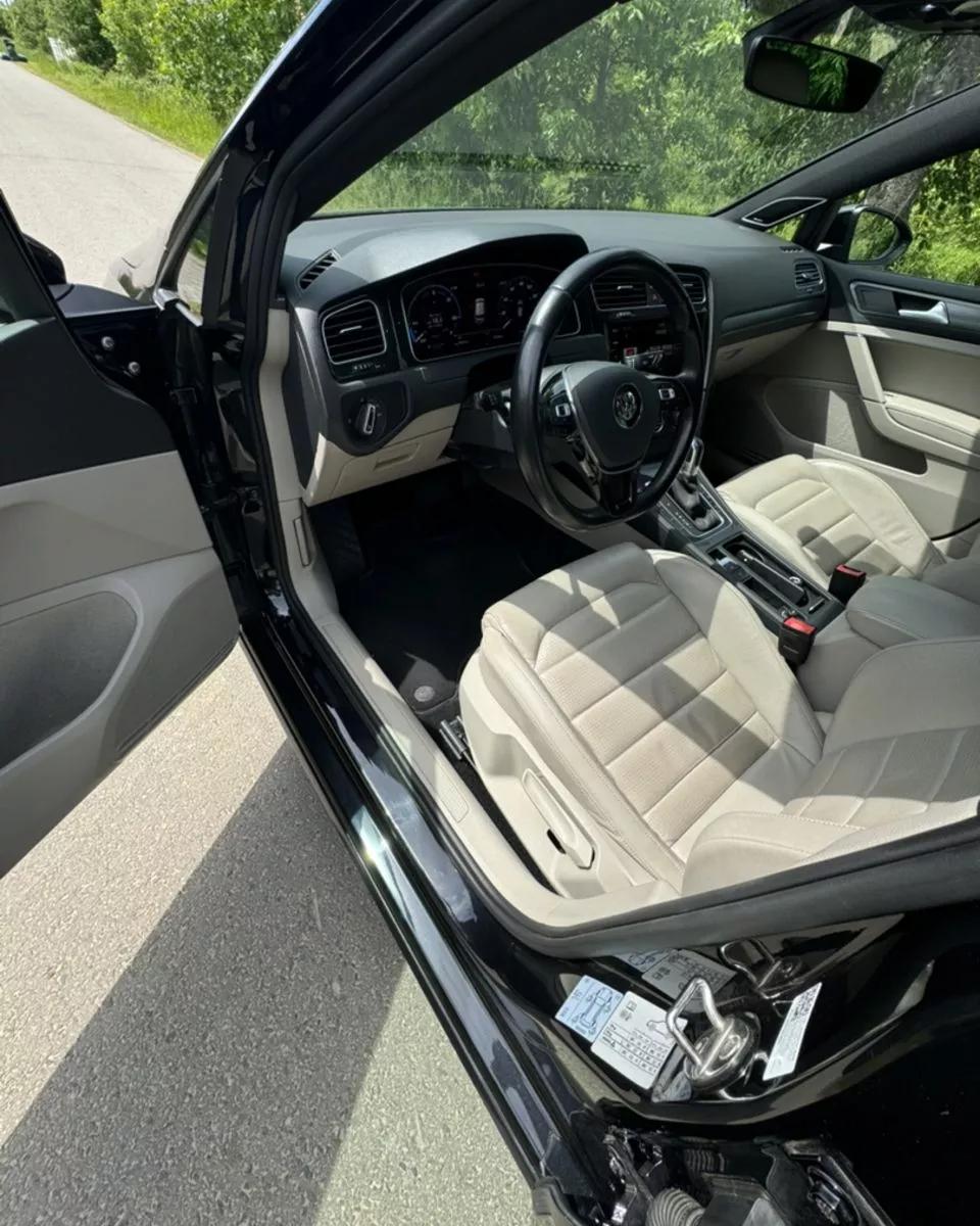 Volkswagen e-Golf  35.8 kWh 2019thumbnail101