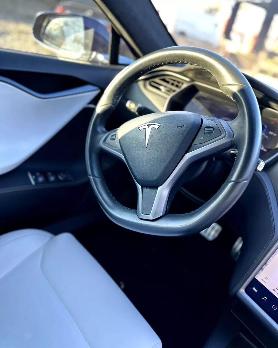 Tesla Model S  75 kWh 2018211