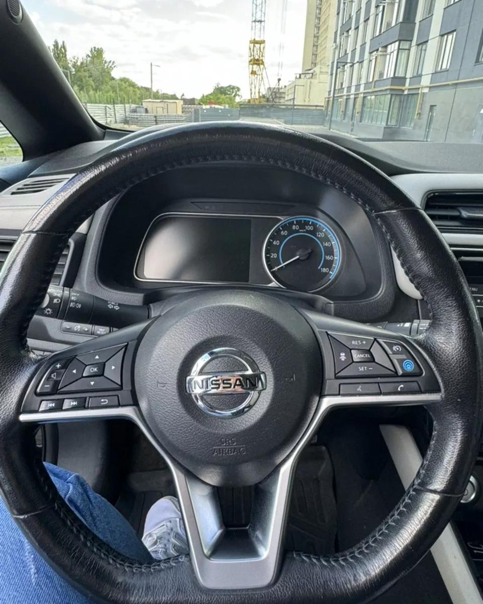 Nissan Leaf  2019301