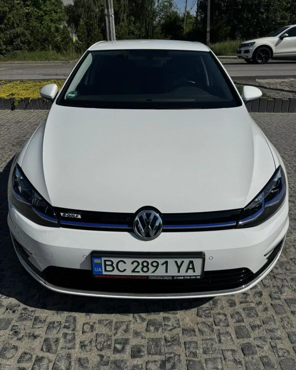 Volkswagen e-Golf  36 kWh 2019thumbnail01