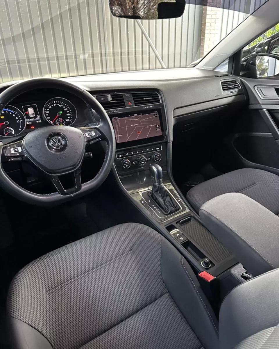 Volkswagen e-Golf  36 kWh 2017thumbnail101
