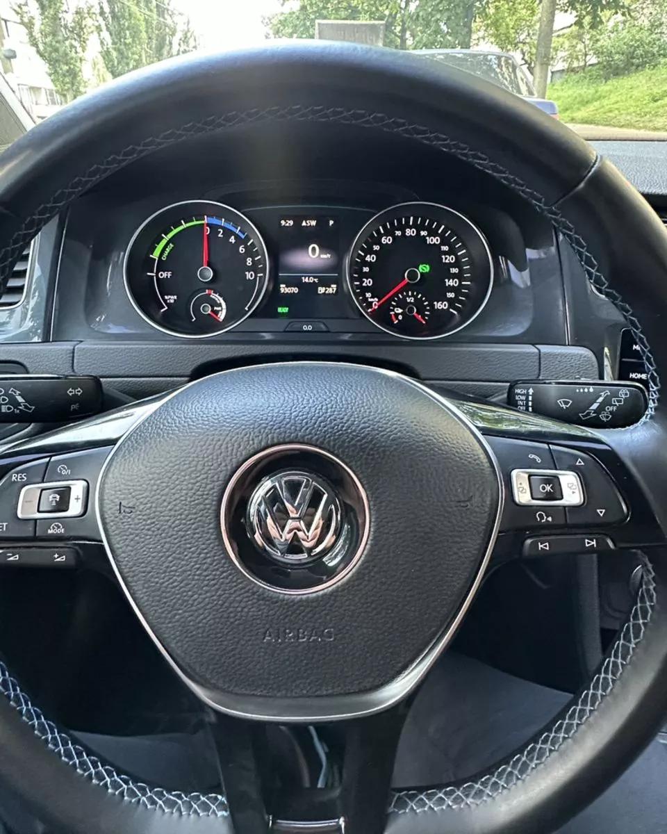 Volkswagen e-Golf  36 kWh 2017thumbnail271