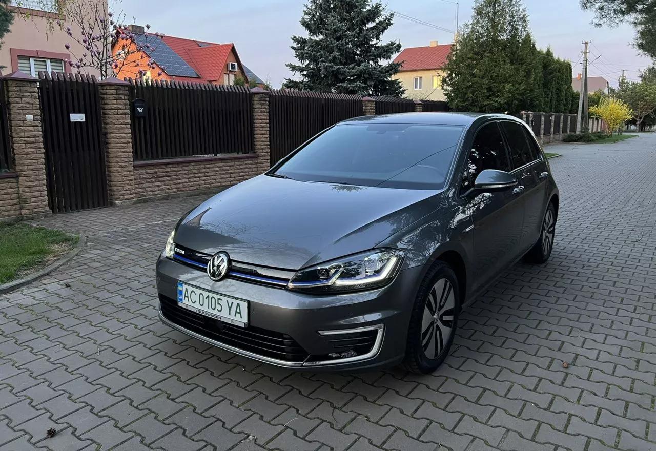 Volkswagen e-Golf  35.8 kWh 2017thumbnail01