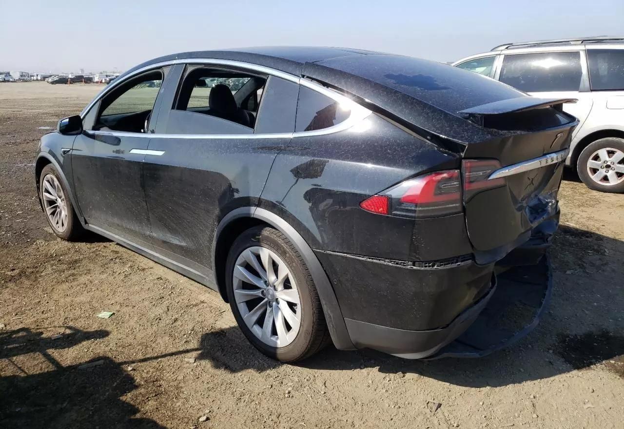 Tesla Model X  201921